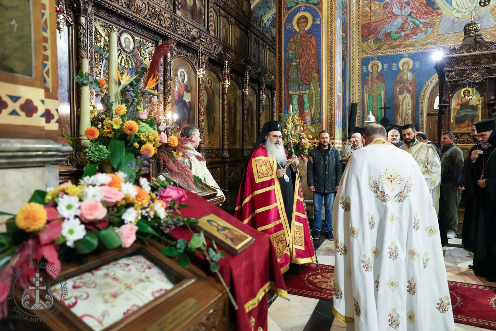 На Петковден Архиерейска света Литургия във варненския храм Света Петка-001.jpg